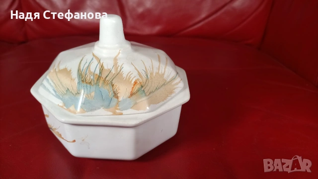 Порцеланов сервиз за кафе, 6 чашки, 6 чинийки, захарничка с капаче, снимка 2 - Чаши - 54071428