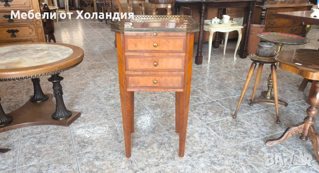 шкафче Луи 16-ти с интарзия