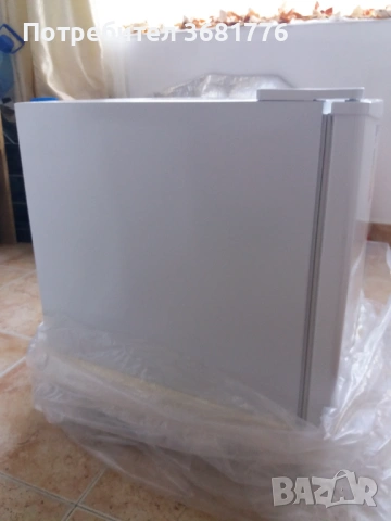 Хладилник малък 50х47х50