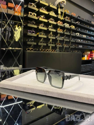 очила с черен обикновен калъф и ув защита ysl saint laurent , снимка 3 - Слънчеви и диоптрични очила - 51426100