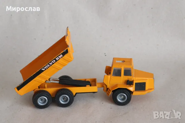 1:55?? SIKU VOLVO САМОСВАЛ КАМИОН КОЛИЧКА МОДЕЛ, снимка 5 - Колекции - 49431395