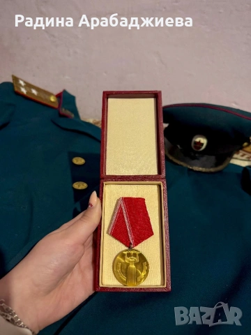 Пълен комплект парадна офицерска униформа БНА - Капитан / Артилерия + Юбилеен медал, снимка 5 - Антикварни и старинни предмети - 53802061