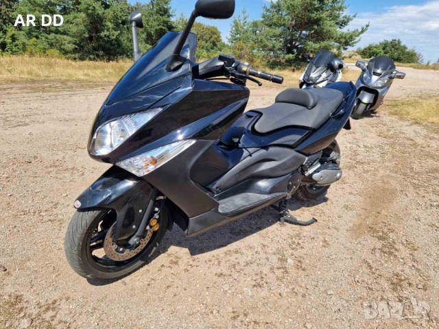 Yamaha T-MAX – Нови гуми, готов за каране, снимка 4 - Мотоциклети и мототехника - 53036317