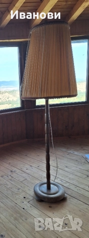 ретро стояща лампа
