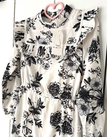 Разпродажба! Нова рокля до коляното разкроена с дълъг ръкав с флорални мотиви черно и бяло елегантна, снимка 7 - Рокли - 50760296