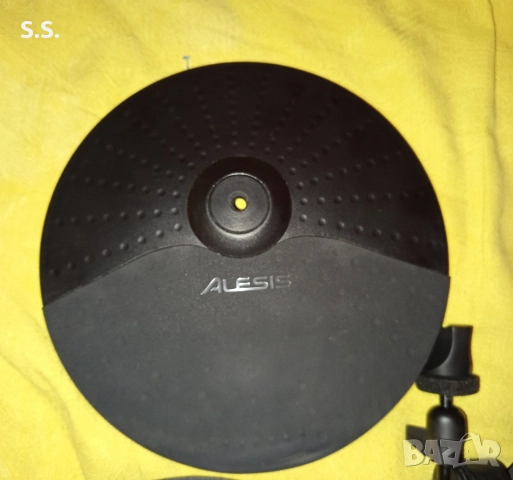 Чинел със стойка на Alesis, снимка 2 - Ударни инструменти - 52801672