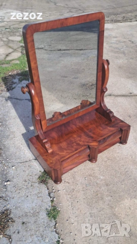 Антикварно настолно огледало