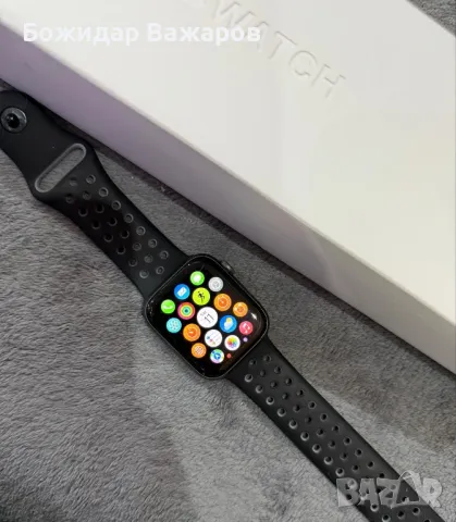 Apple Watch 4 44MM, снимка 2 - Смарт часовници - 48645851