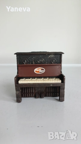 Пиано , vintage , метална фигурка с острилка за моливи  от испанската марка Playme. , снимка 2 - Фигурки - 53905667