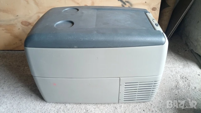 Компресорен хладилник WAECO за каравана/кемпер на 12/24 волта, снимка 2 - Хладилници - 50487332