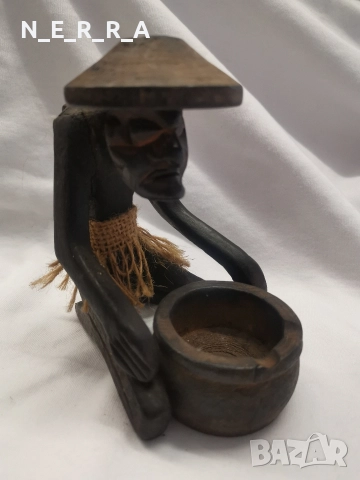 Дървена африканска фигура
