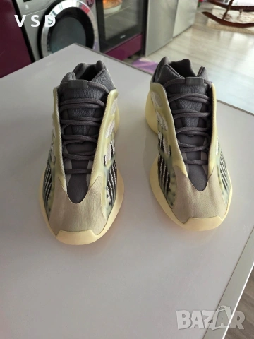 adidas yeezy 700 v3, снимка 2 - Спортни обувки - 53391007