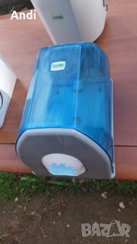 Диспенсъри за течен сапун , тоалетна хартия , кърпи за ръце и кухненски рола, снимка 12 - Други стоки за дома - 52567697