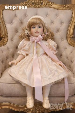 Винтидж английска порцеланова кукла 