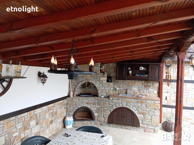 Полилеи, осветление от автентични реставрирани колела от каруца с ръчно изработени дървени чашки , снимка 17 - Полилеи - 49968867