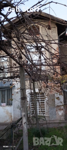 Продава се къща на 200 метра от главния път в с. Любенова махала , снимка 2 - Къщи - 52435880