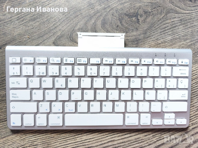 Bluetooth клавиатура OMOTON KB088 с вградена стойка за таблет/телефон