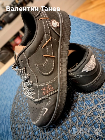 Обувки Nike Travis Scott edition, снимка 3 - Маратонки - 53659983