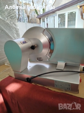 ПРОФЕСИОНАЛНА СЛАЙС МАШИНА VEGA 125 W - 250 mm, снимка 11 - Обзавеждане на кухня - 53824626