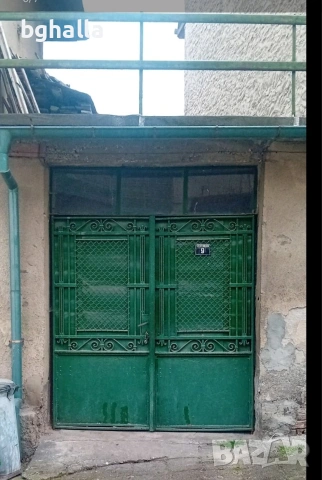 Продавам гаражна метална врана