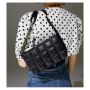 Капитонирана дамска чанта за рамо с асиметричен дизайн на дръжката , снимка 5