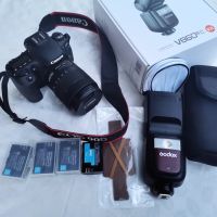 Canon 90D EFS 18-135 плюс светкавица Godox V860 III C kit, снимка 1 - Фотоапарати - 46059146