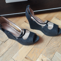 Обувки на платформа , снимка 1 - Дамски обувки на ток - 44989227