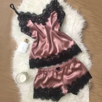 Елегантна дамска пижама – топ, къси панталонки и сатениран аксесоар. Цветове - чисто черен/черен, че, снимка 13 - Пижами - 45794858