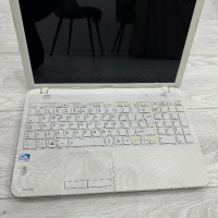 Лаптоп Toshiba SATELLiTE C855-2EG цял за части, снимка 1 - Части за лаптопи - 44960991