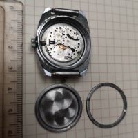 Дамски ръчен часовник Луч - за части, снимка 3 - Антикварни и старинни предмети - 45427185