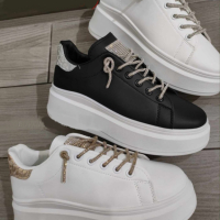 Спортни обувки в бяло и в черно, снимка 1 - Маратонки - 44966192