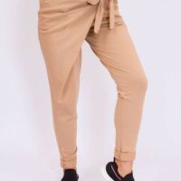Ефектен панталон с премятане, цвят беж, снимка 1 - Панталони - 45109140