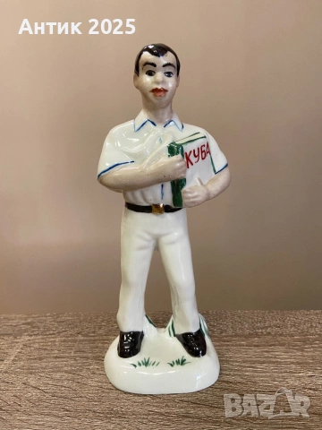 Винтидж порцеланова статуетка „Ученик с книга „Куба““, СССР