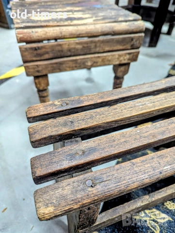 Винтидж комплект: Автентично малко столче и занаятчийска табуретка (1930-1950г.), снимка 3 - Антикварни и старинни предмети - 53277221