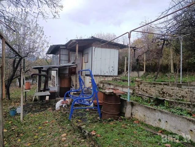 Чаровна вила на две нива в Троянския балкан, снимка 2 - Вили - 52373587