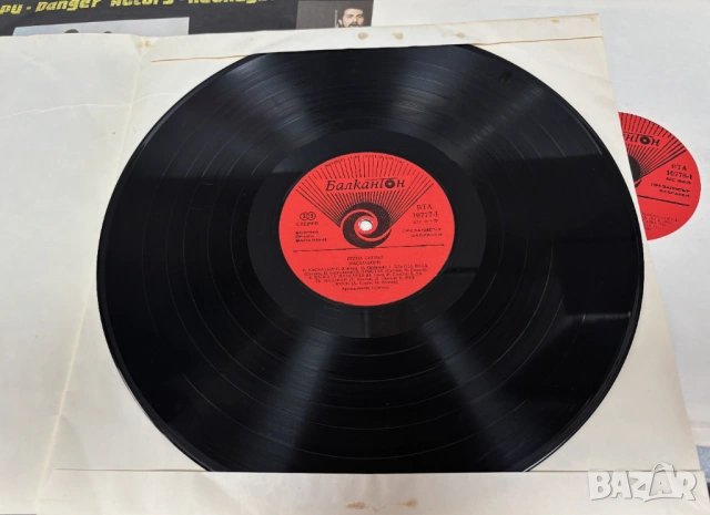 Грамофонни плочи Сигнал –Каскадьори / Danger Actors-двоен албум, снимка 5 - Грамофонни плочи - 53778418