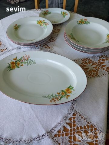 9 броя порцеланови чинии на Китка, снимка 1 - Чинии - 45916987