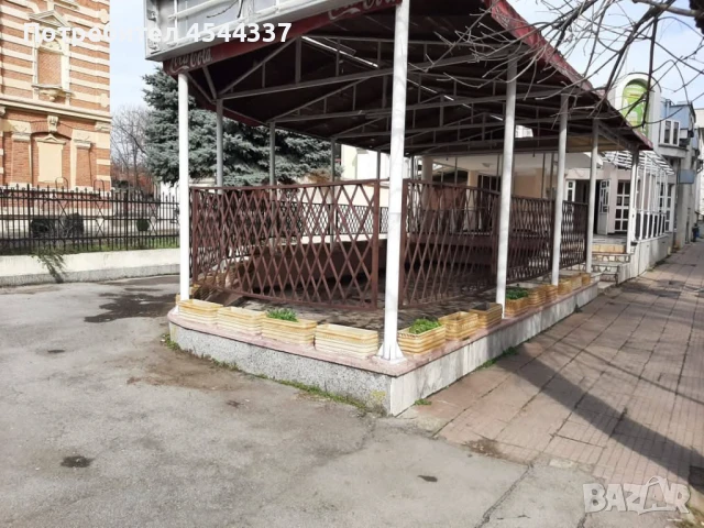 Продава се,или отдава под наем бизнес имот (заведение) в центъра на гр.Русе, с голям подземен гараж, снимка 1