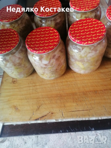 Домашно кисело зеле рязано в големи буркани 