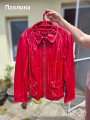 Червено кожено яке