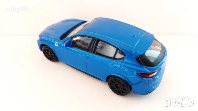  Alfa Romeo Stelvio Bburago - Мащаб 1:43, снимка 2 - Колекции - 48588211