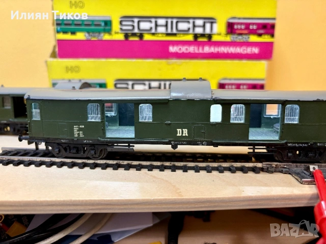 Четириосни пощенски/багажни вагона Schicht 1:87 HO влак, влакче, снимка 3 - Влакчета, самолети, хеликоптери - 53924774
