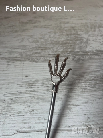 Чесалка за гръб с разгъващ се механизъм и накрайник ръчичка със сърчице в сребърен цвят с дръжка 🖤, снимка 2 - Масажори - 52352455