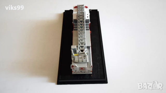 Метална Пожарна 2005 Quint Pierce Fire Truck Amercom, снимка 2 - Колекции - 51342097