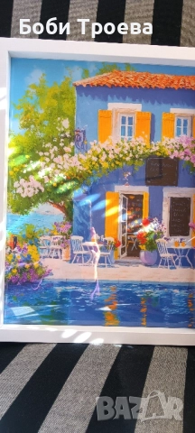 Живописна синьо-жълта картина на морска къща с балкон с цветя, снимка 4 - Картини - 51966466