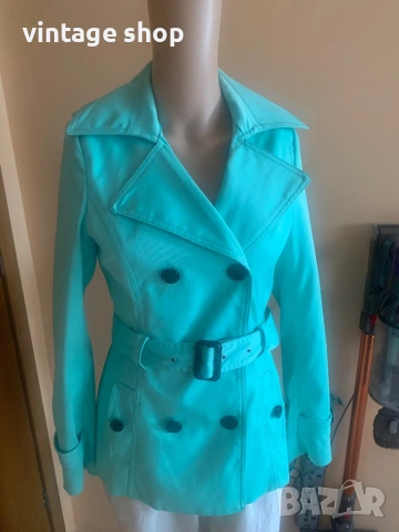 Дамски тренч( шлифер) в цвят мента с мляко