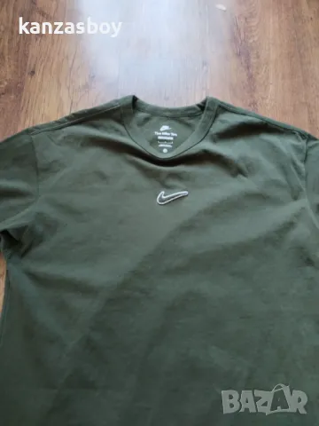 Nike Solo Swoosh Premium Essentials T-Shirt  - страхотна мъжка тениска КАТО НОВА Л, снимка 5 - Тениски - 49598327