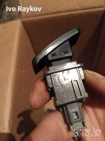 Бутон аварийни светлини за Toyota Avensis, снимка 3 - Части - 49333215