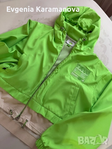 Продавам дамска ветровка