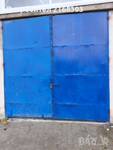 Двукрила метална врата